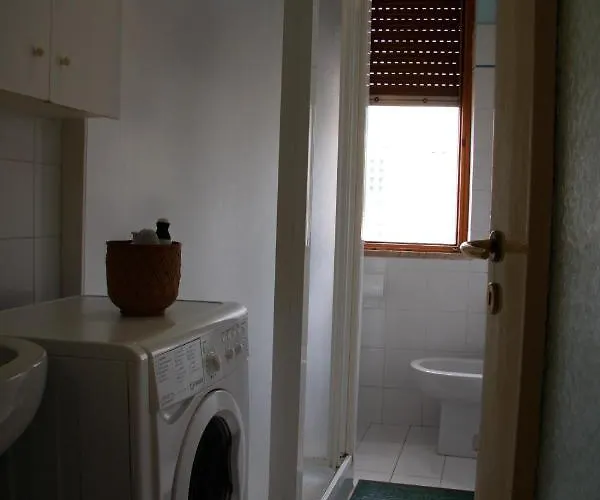 Interno 12 瓦拉泽