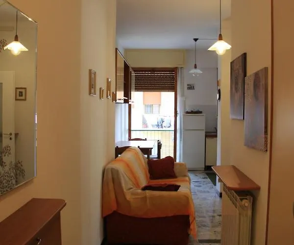 Interno 12 * 瓦拉泽